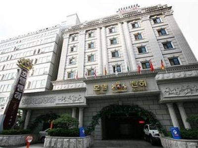 本呼尔酒店